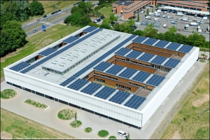 Nezbytná energetická spotřeba je s velkou rezervou kompenzována elektřinou vyráběnou také 900 fotovoltaickými panely