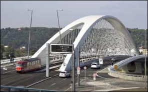 Most je součástí komplexu Blanka