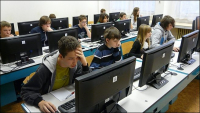 Aby se mohli školáci soutěže IT-SLOT zúčastnit, musí se jejich základní škola do soutěže nejprve prostřednictvím učitele IT zaregistrovat.