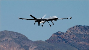 Velké drony hlídkují na americko-mexické hranici