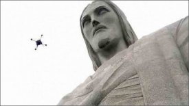Obrovská socha Krista Spasitele (Cristo Redentor) v Rio de Janeiru patří už několik let mezi největší světové pamětihodnosti.