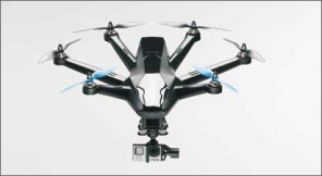 Na fotografii letošní novinka – osobní létající kamera Hexo+ s automatickým vzletem, která na základě instrukcí ohlídá svůj pohyb a natáčí (např. akční sporty) i bez potřeby přímého ovládání 