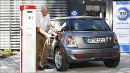 TÜV SÜD zajišťuje bezpečnost v oblasti mobility - jak pro nové koncepce pohonů tak pro automatická vozidla