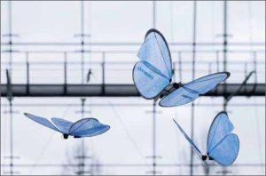 Na esteticky přitažlivém prototypu bionických motýlů Festo ilustrovalo, jak se lze inspirovat v přírodě a uměle vytvořit komplexní systém