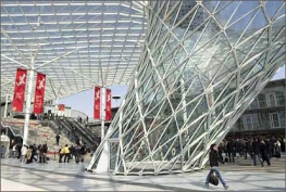 Originální konstrukce nástupiště nové stanice Rho Fiera u milánského Expa 2015