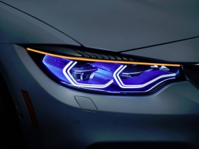 Přední laserový světlomet studie BMW M4 Concept Iconic Lights