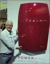 Nástěnný zásobník Powerwall Tesla S udrží domácnosti výkon 7 kWh