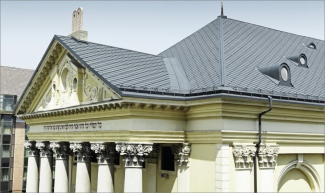 Střechu synagogy v Budapešti pokrývá výhodný hliník