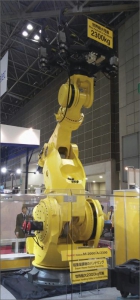 Fanuc představil robot o nosnosti 2300 kg