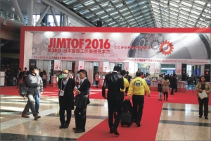 Japan International Machine Tool Fair (JIMTOF) přilákal do Tokia téměř 150 000 návštěvníků