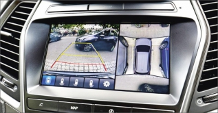 Kamerový systém a řada čidel kolem vozu výrazně usnadní parkovací manévry