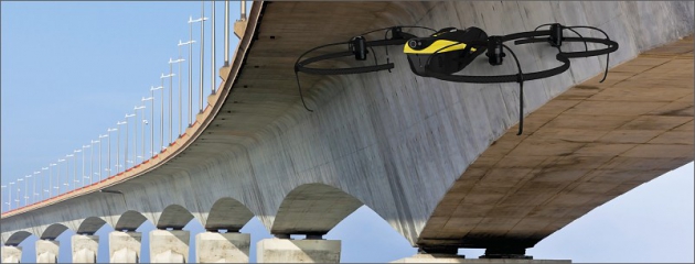 Ohio – dron monitorující konstrukci mostu