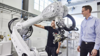 ABB rozšířila své portfolio o rychlejší a flexibilnější roboty, uplatnění najdou i při výrobě baterií do elektromobilů