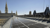 Solární panely na střeše vídeňské radnice © Johannes Zinner