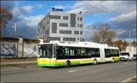 Trolejbus pro Žilinu před areálem společnosti Škoda Transportation