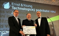 Ředitel společnosti ELLA-CS Karel Volenec (uprostřed) Ředitel společnosti ELLA-CS Karel Volenec (uprostřed)