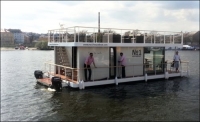 No-1 Houseboat