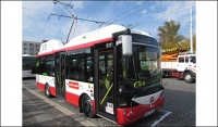Testovaný elektrobus Siemens-Rampini využívá ke svému dobíjení síť trakčního vedení