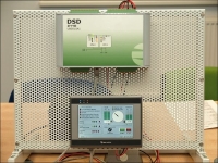 Digitální synchronizační zařízení pro DSD Z110 s ovládacím panelem, určené pro fázování synchronních generátorů