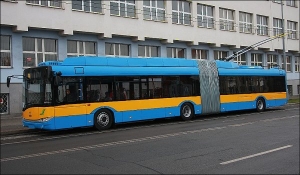 Vozy v typických modro-žlutých barvách jsou vybavené pomocným dieselagregátem. Mohou tak jezdit i mimo dosah trakčního vedení.