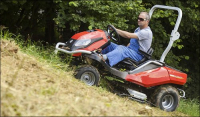 Malotraktor Goliath vyniká zvýšenou průchodností i extrémně svažitým terénem Malotraktor Goliath vyniká zvýšenou průchodností i extrémně svažitým terénem