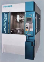 Obr. 1: Čtyřosý CNC odjehlovací stroj SUGINO Jet Clean Center