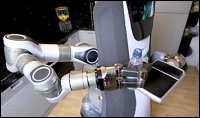 Robot Care-O-bot 3 by měl pomáhat osobám se sníženou pohyblivostí