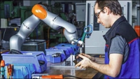 Přímá spolupráce člověka s robotem otevírá v moderní tovární výrobě zcela nové možnosti.