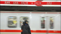 Pekingské metro patří k nejvytíženějším na světě – denně přepraví zhruba 7,6 milionů pasažérů. Systémem Trainguard MT jsou vybaveny dvě jeho linky, jimiž denně projede zhruba jeden milion cestujících. 