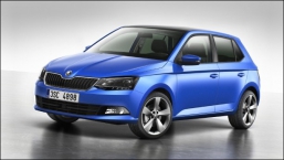 Nová ŠKODA Fabia bude nižší a širší než doposud a tím i stabilnější na silnici. Navíc bude mít ostřejší hrany, čisté linie a krystalické prvky.