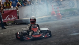 Elektřinou poháněná motokára Linde MH