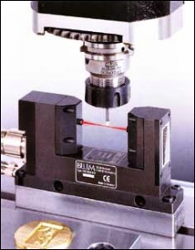 Obr. 5: Zařízení Blum-Novotest Laser Control NT pro kontrolu pomocí laserového paprsku