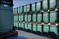 Bezpečnostní kontejnery SaCon®, vyvinuté speciálně pro skladování znečištěných utěrek, zaručují bezpečnou dopravu.