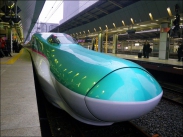 Experimentální Fastech 360S s 15metrovým klínovitým nosem na trati JR East dosáhl rychlosti 405 km/h