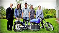 Stylový chopper s názvem Blue Elyctra využívá k pohybu sílu elektrické energie