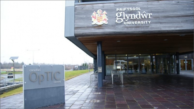 Vchod do OpTIC Centra