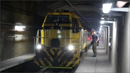 Lokomotiva 741.708-2 z produkce CZ LOKO při testu v podmořském tunelu Marmaray
