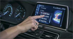Dotykový displej jednoho z řady tzv. chytrých automobilů