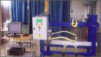 Univerzální zatěžovací systém pro testy tuhosti a pevnosti vyztužených kompozitních soustav