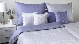 V sortimentu lůžkovin, ubrusů a koupelnového zboží se značkou Veba home textile využívá firma také silný vývojový potenciál společnosti VEBA.