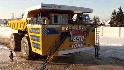 Důlní dampry dosahují nevídaných rozměrů napříč celým automobilovým průmyslem.