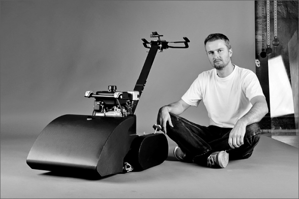 Zahradní sekačka ve znamení elektroniky