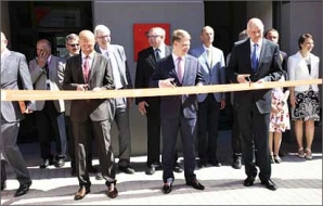 Technopark Kralupy se slavnostně otevřel 5. června. Zprava profesor Jan Melzoch, rektor VŠCHT, Tomáš Prouza, tajemník pro evropské záležitosti, Petr Holeček, starosta Kralup