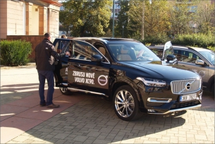 Velký zájem byl o experiment s klikami a modelem Volvo XC90