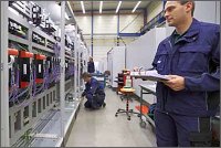 Elektrické rozváděče a řídicí zařízení chrání osoby v okolí
