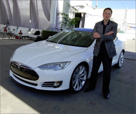Elon Musk s modelem Tesla S /FOTO: Maurizio Pesce/