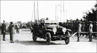Viktor Emanuel III. otevírá 21. září 1924 první italskou dálnici