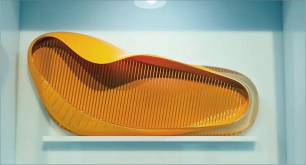 Žlutou „chytrou“ botu Yva Béhara můžete vidět v Muzeu moderního umění v San Francisku