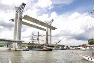 Nejvyšším zdvihem páru mostovek (55 m) disponuje most Gustava Flauberta v Rouenu