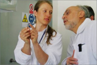 Viceprezident Sálehí na pracovišti SUSEN - mikrostruktury. Viceprezident Sálehí na pracovišti SUSEN - mikrostruktury.